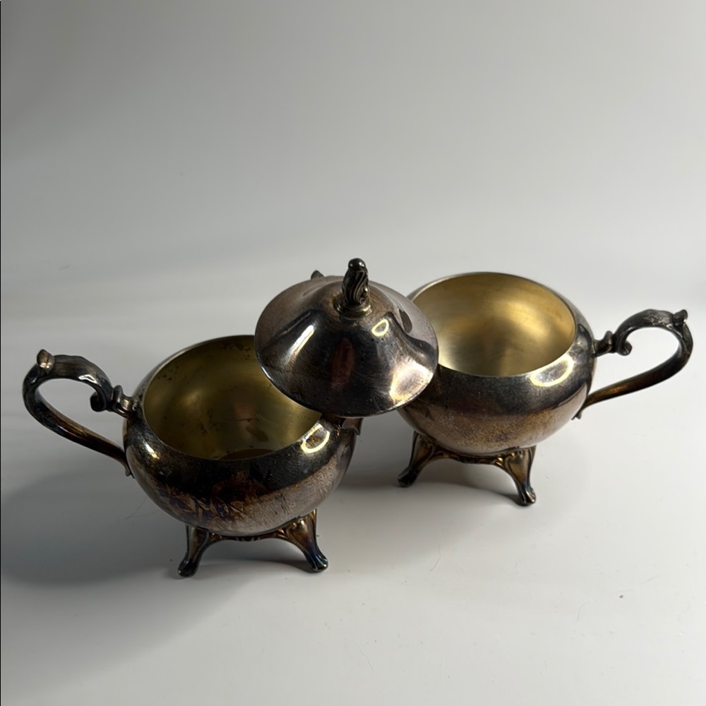 Vintage Sugar and Creamer set, I believe is Silver Plated - Picture 15 of 16